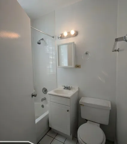 $1,250 | 1850 North Humboldt Boulevard, Unit 203, Chicago, IL 60647