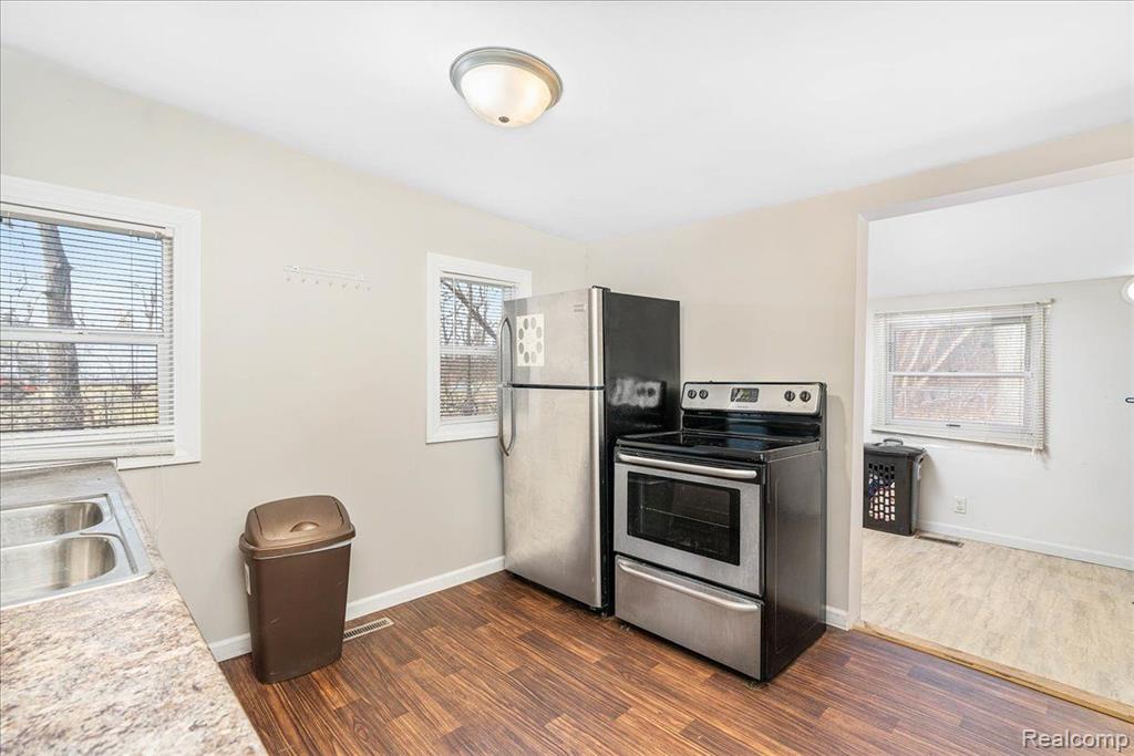 5024 Coldwater Road Flint, MI 48504 - Photo 3 of 18