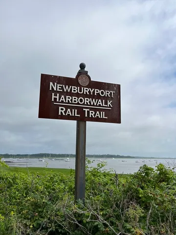 a sign that is sitting on a pole