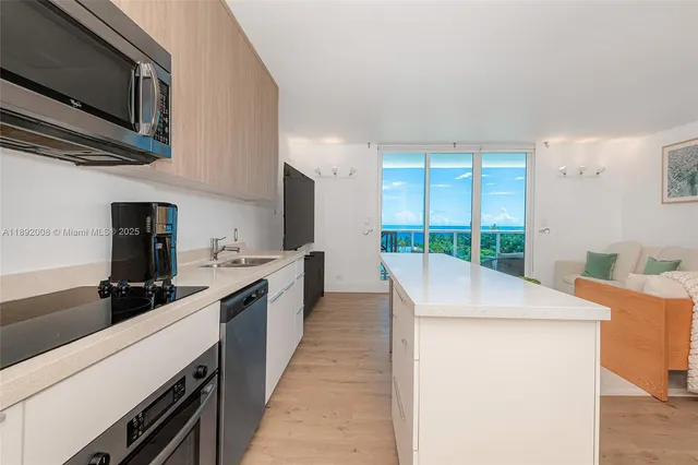 $6,700 | Mid Beach, Miami Beach, FL 33139