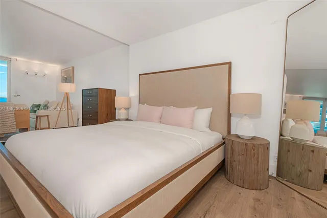 $6,700 | Mid Beach, Miami Beach, FL 33139