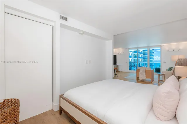 $6,700 | Mid Beach, Miami Beach, FL 33139