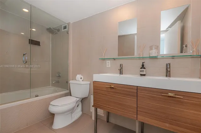 $6,700 | Mid Beach, Miami Beach, FL 33139