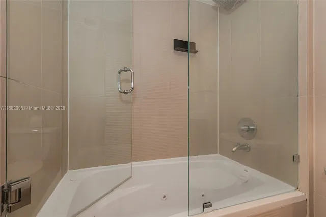 $6,700 | Mid Beach, Miami Beach, FL 33139