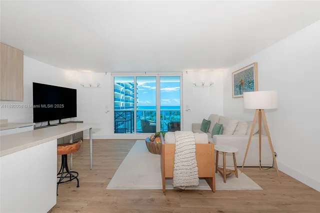 $6,700 | Mid Beach, Miami Beach, FL 33139
