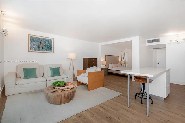 $6,700 | Mid Beach, Miami Beach, FL 33139