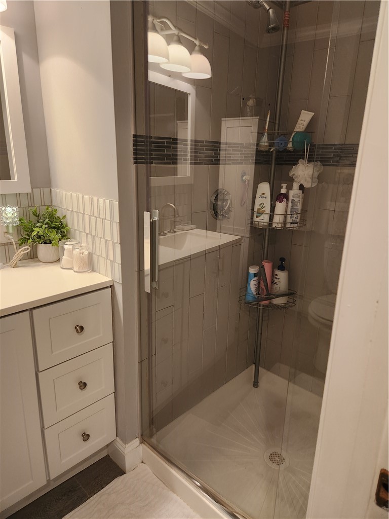 75 Chiswick Road Warwick, RI 02889 - Photo 13 of 32