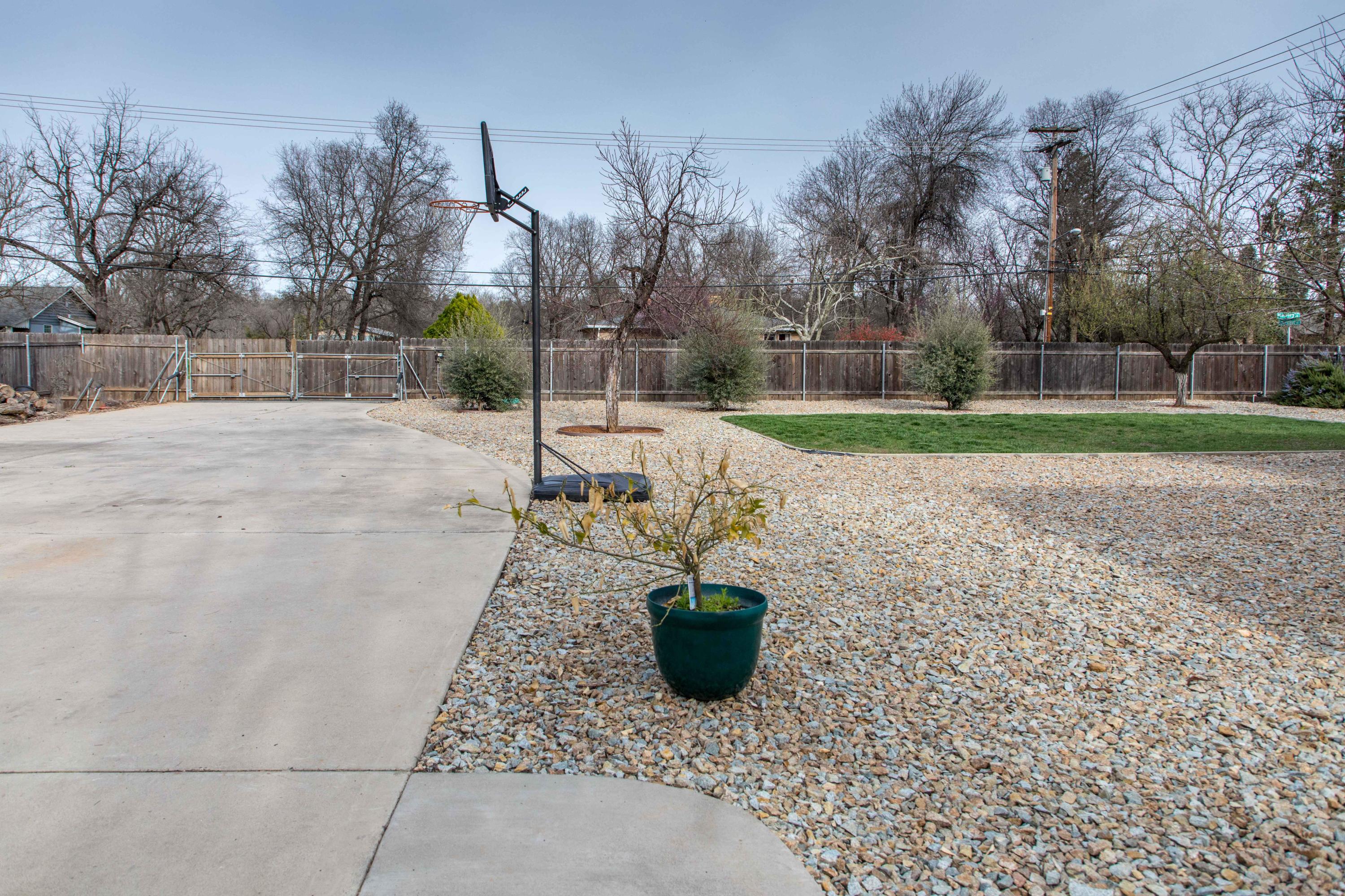 19080 Genevieve Road Redding, CA 96003 - Photo 11 of 42 RV Parking