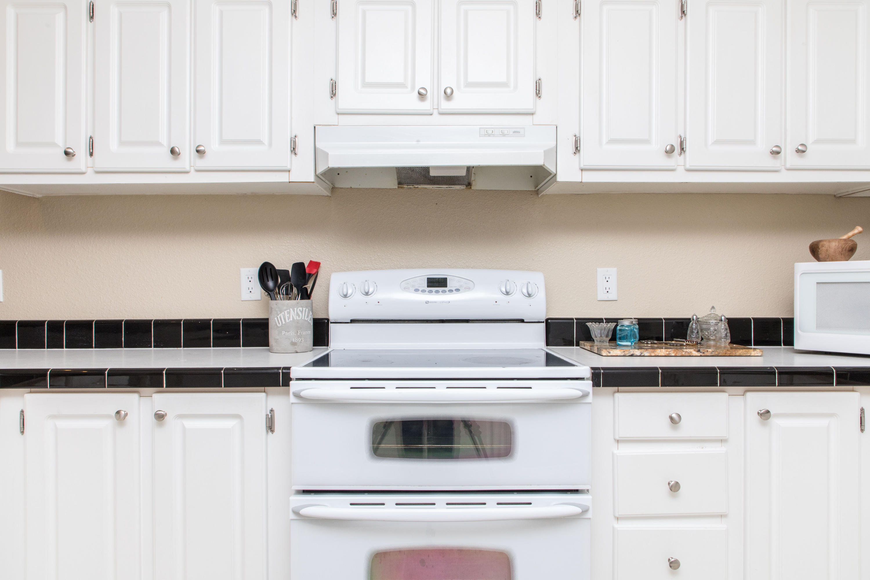 19080 Genevieve Road Redding, CA 96003 - Photo 21 of 42 Electric Range