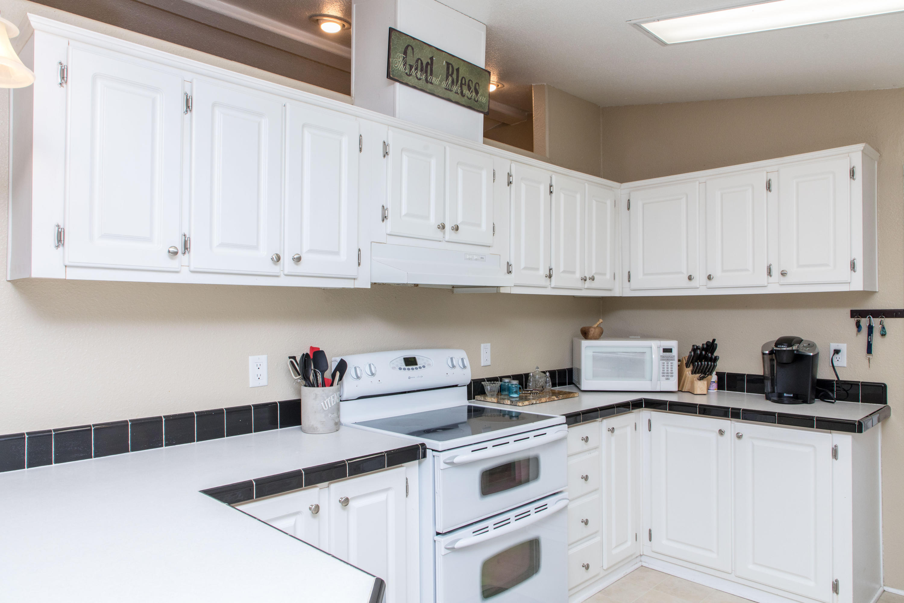19080 Genevieve Road Redding, CA 96003 - Photo 23 of 42 Kitchen 4