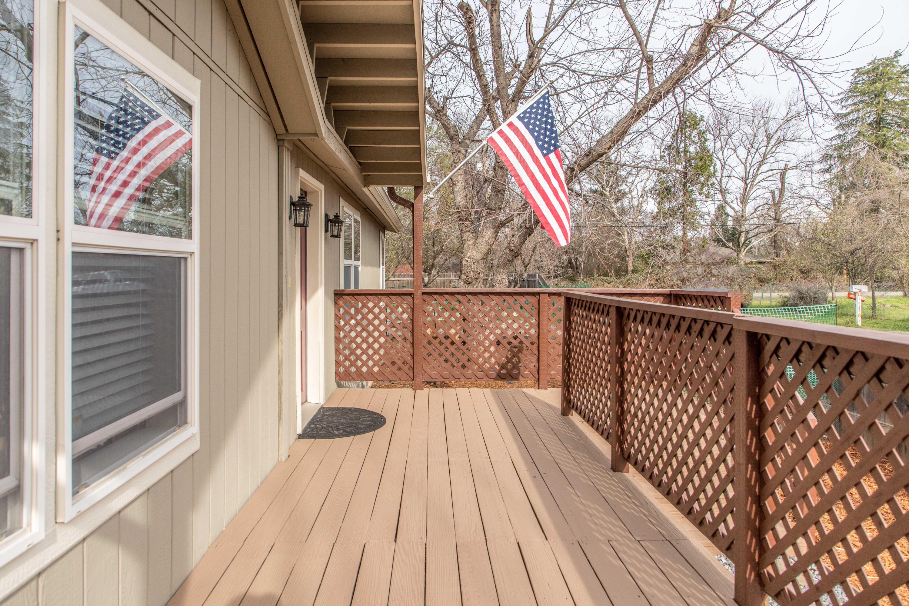 19080 Genevieve Road Redding, CA 96003 - Photo 3 of 42 Front Deck