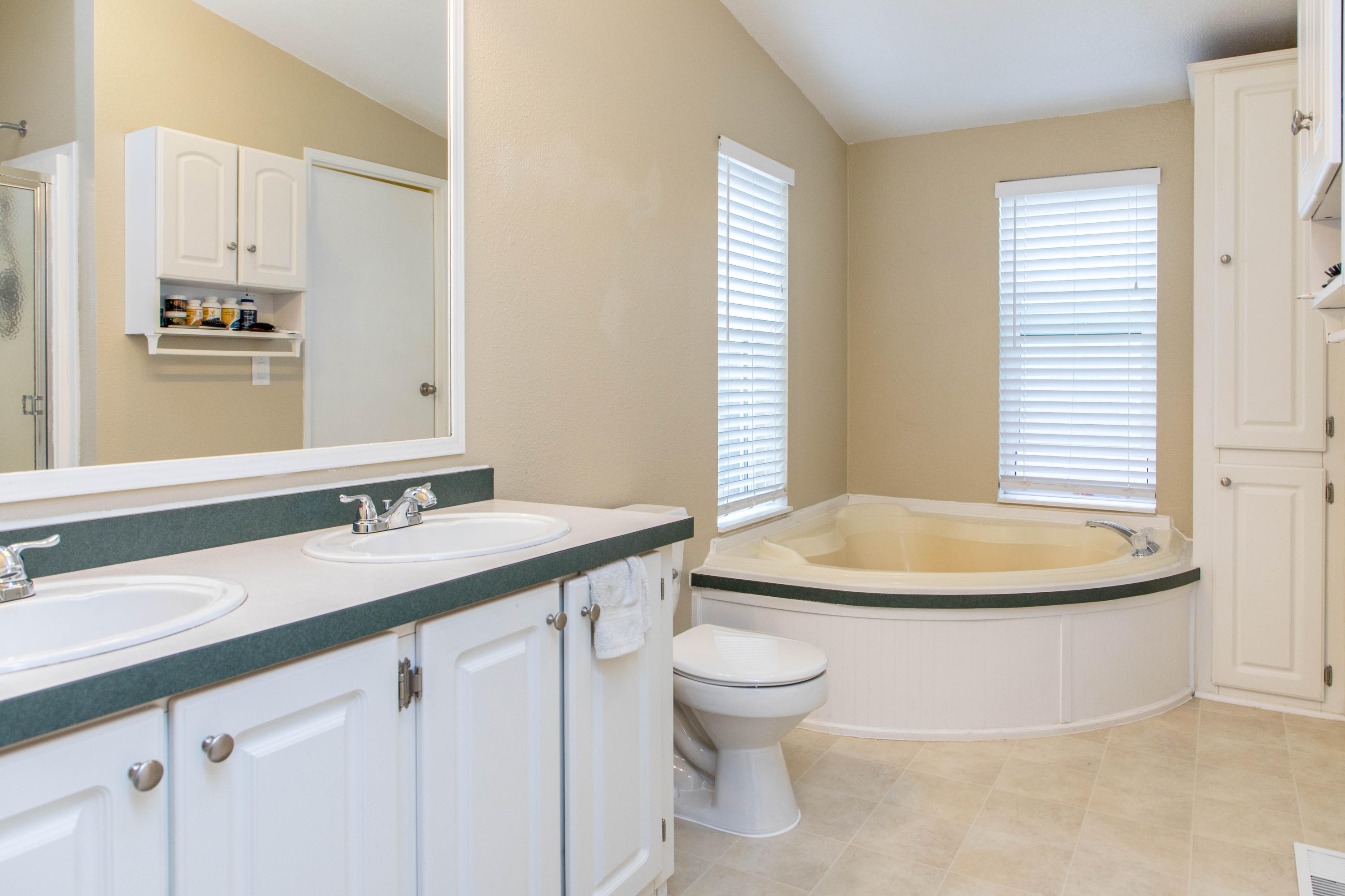 19080 Genevieve Road Redding, CA 96003 - Photo 35 of 42 Master Bath