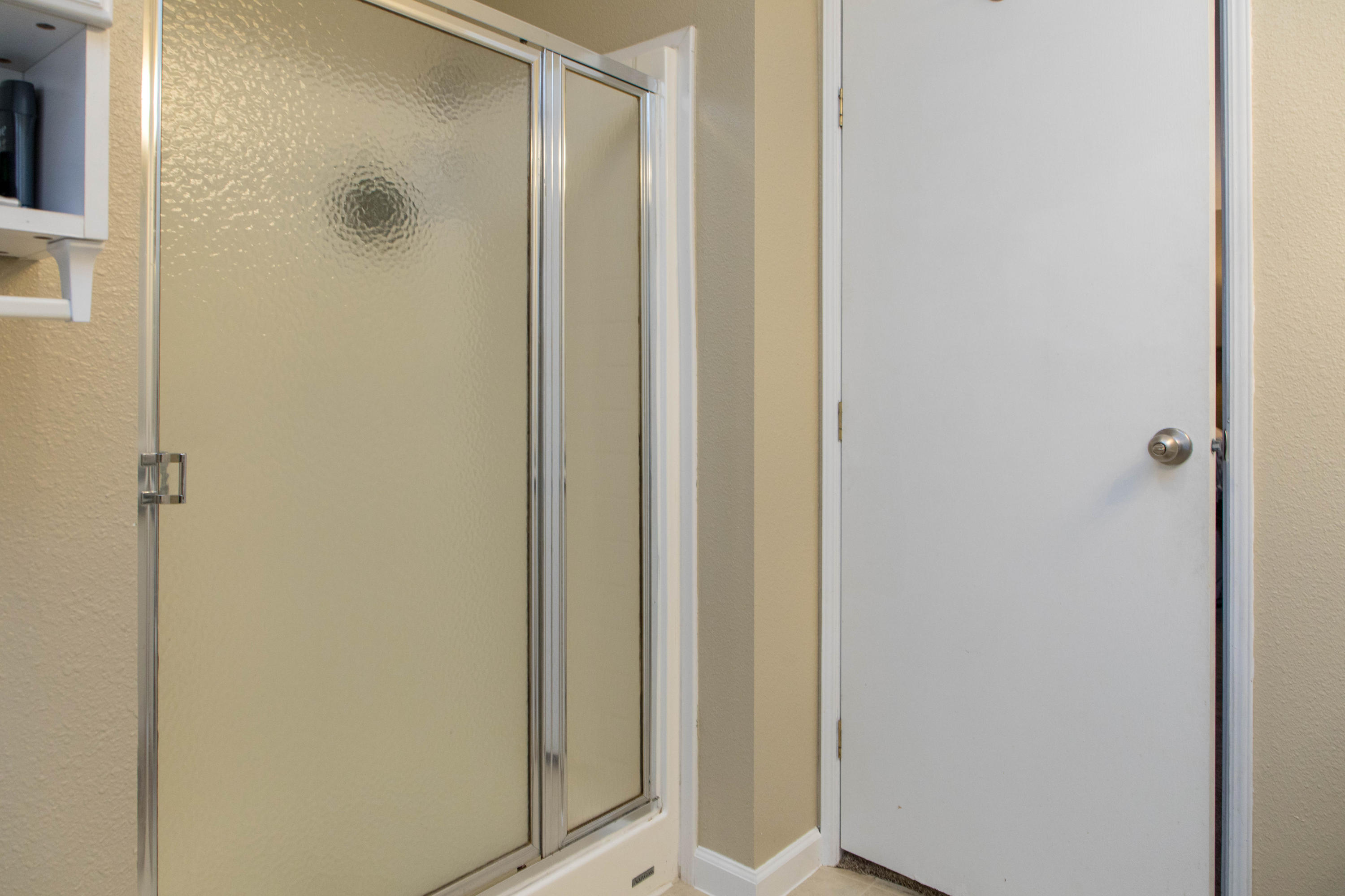 19080 Genevieve Road Redding, CA 96003 - Photo 37 of 42 Master Shower