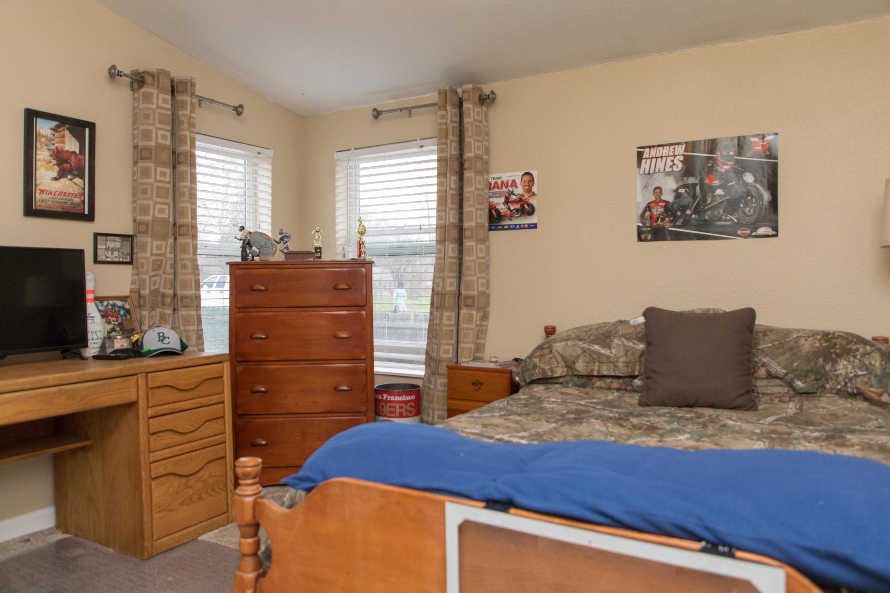 19080 Genevieve Road Redding, CA 96003 - Photo 39 of 42 Bed 3