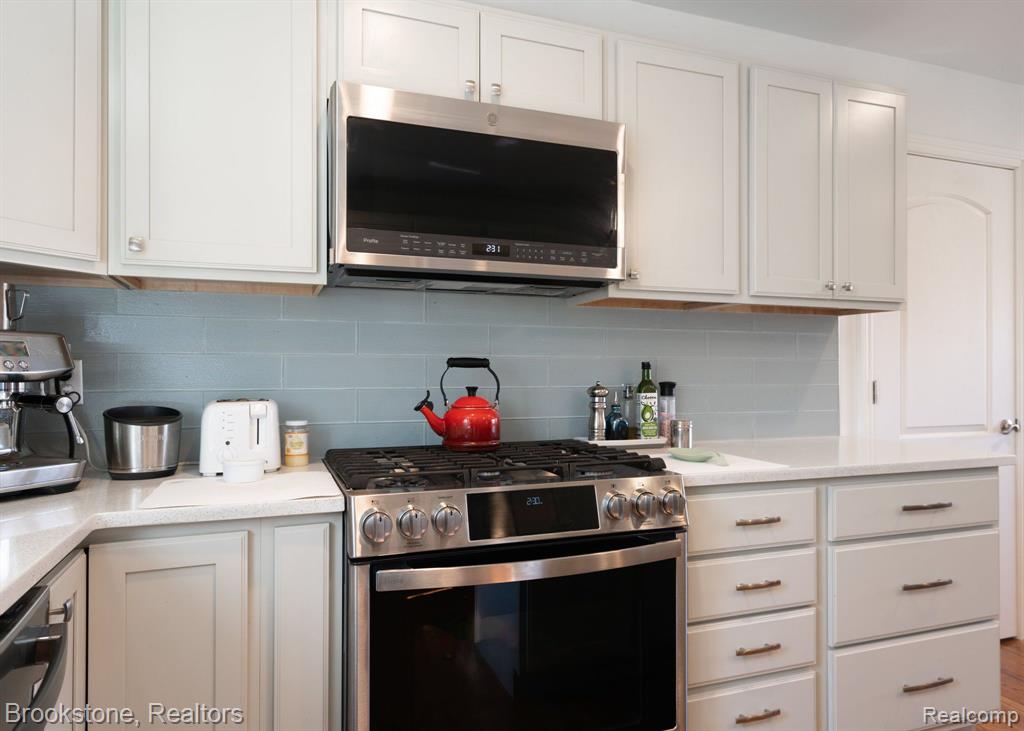391 Elmhill Road Rochester Hills, MI 48306 - Photo 11 of 44