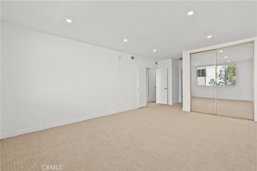 2385 Roscomare Road, Unit F16 Los Angeles, CA 90077 - Photo 21 of 39 an empty room with windows