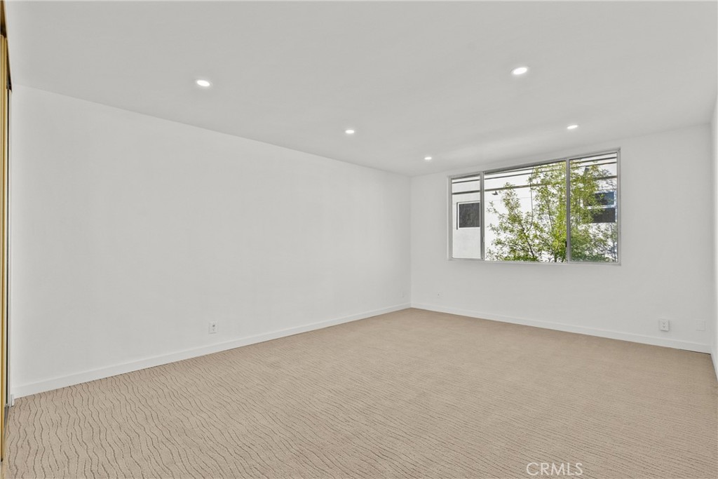 2385 Roscomare Road, Unit F16 Los Angeles, CA 90077 - Photo 21 of 40 an empty room with windows