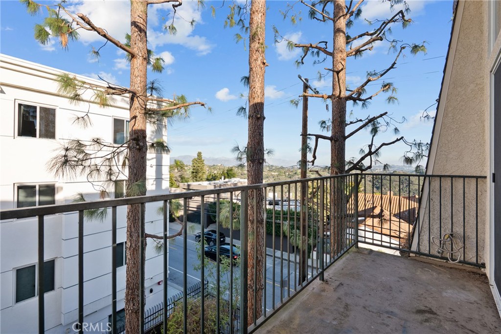 2385 Roscomare Road, Unit F16 Los Angeles, CA 90077 - Photo 30 of 40 a view of a balcony with a potted plant and street view