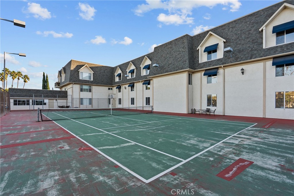 2385 Roscomare Road, Unit F16 Los Angeles, CA 90077 - Photo 33 of 39 a view of a tennis ground with large windows