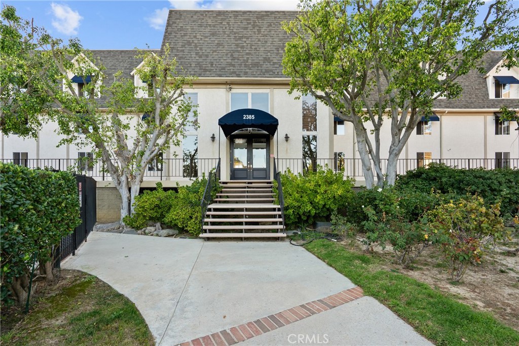 2385 Roscomare Road, Unit F16 Los Angeles, CA 90077 - Photo 40 of 40 a front view of a house with garden