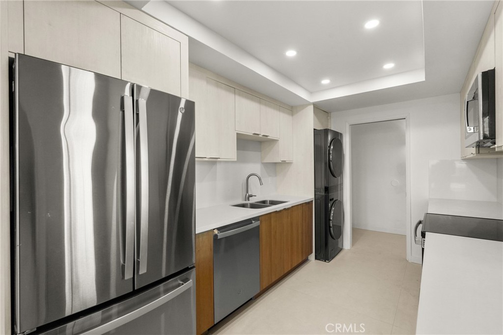 2385 Roscomare Road, Unit F16 Los Angeles, CA 90077 - Photo 5 of 39 a kitchen with stainless steel appliances granite countertop a refrigerator and a sink