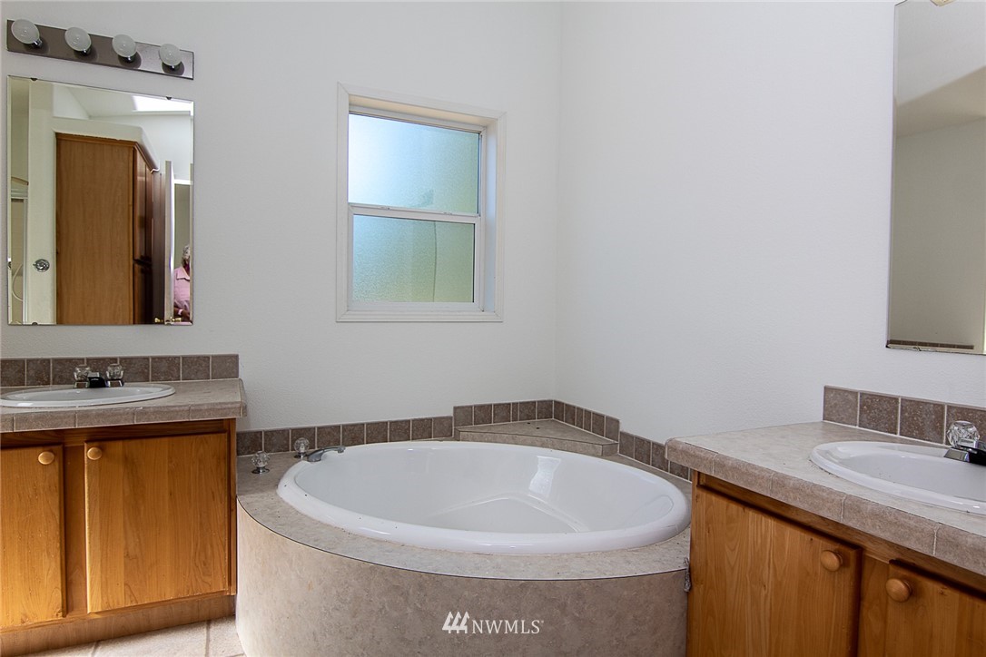 2122 Fall City-Carnation Road Southeast Fall City, WA 98024 - Photo 14 of 36 Gallery Image 14