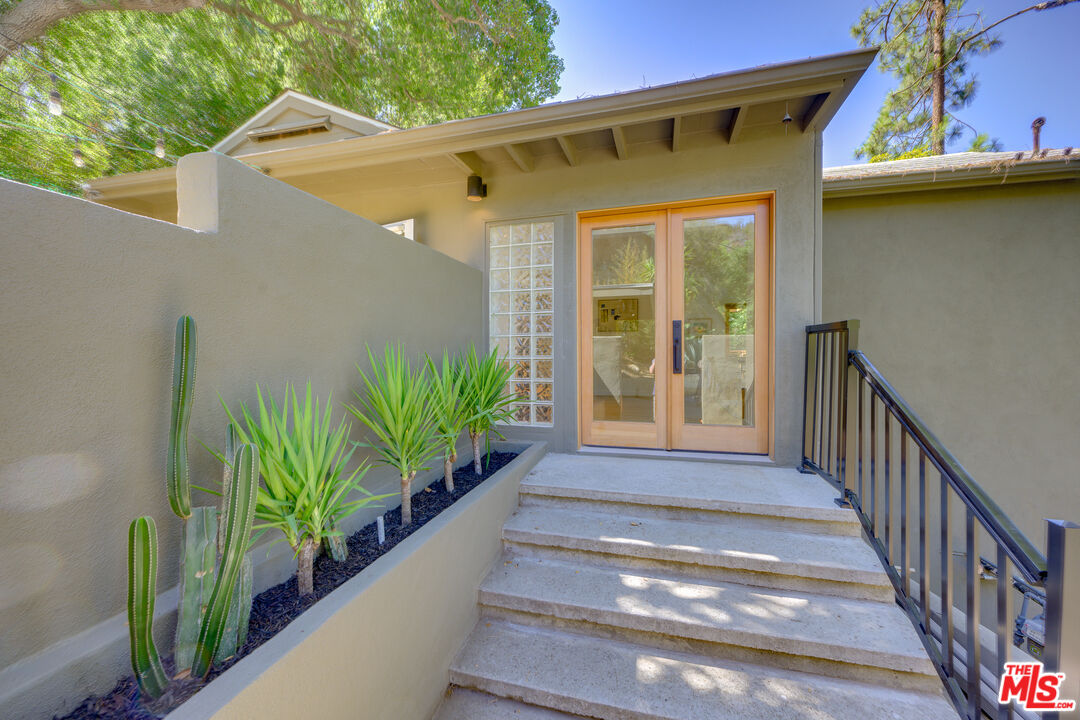 1847 Calgary Lane Los Angeles, CA 90077 - Photo 3 of 43 a view of a backyard with pathway