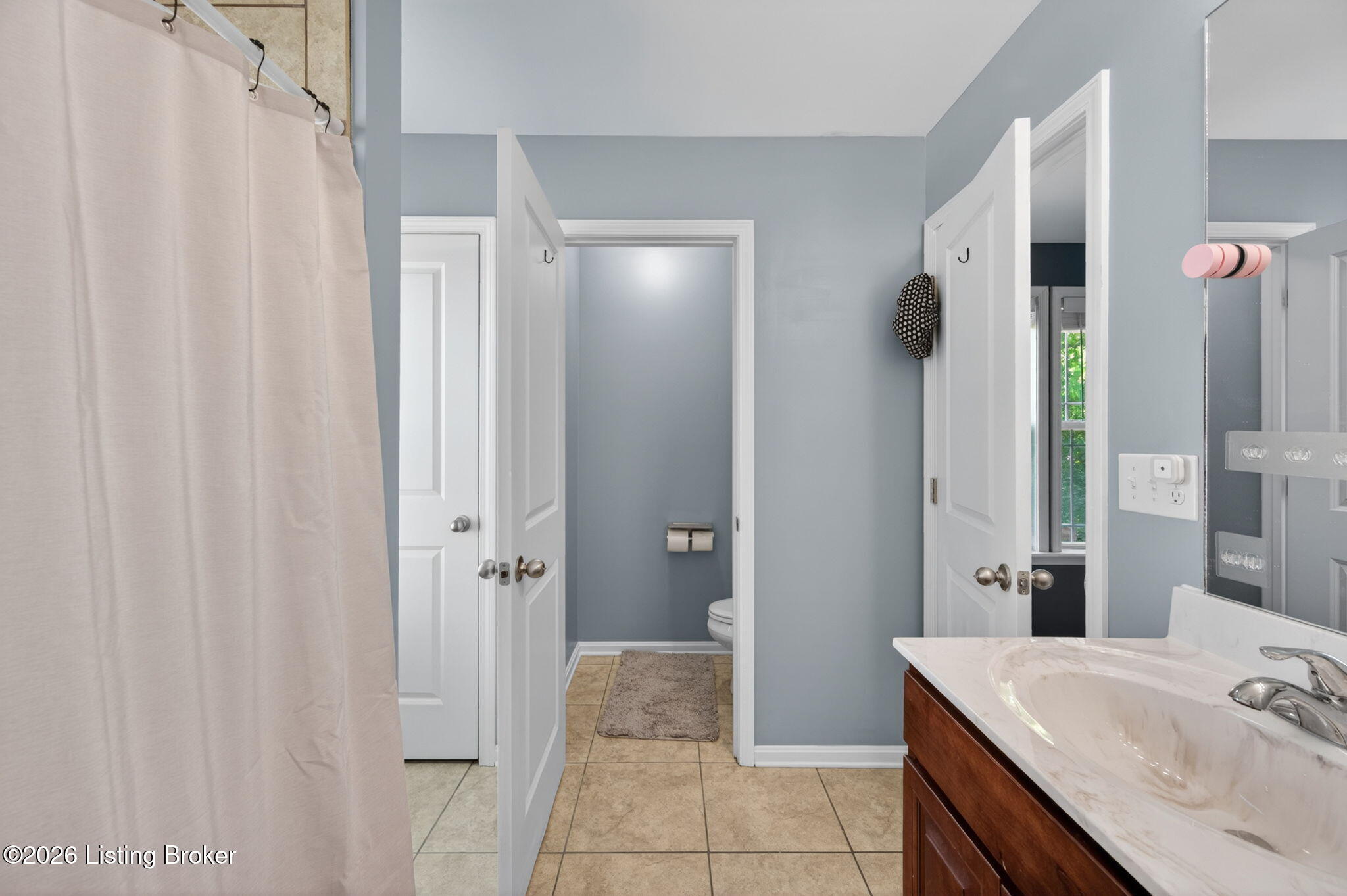 142 Highland Ridge Drive Mount Washington, KY 40047 - Photo 31 of 61 A private water closet and linen closet complete the well-designed bathroom layout