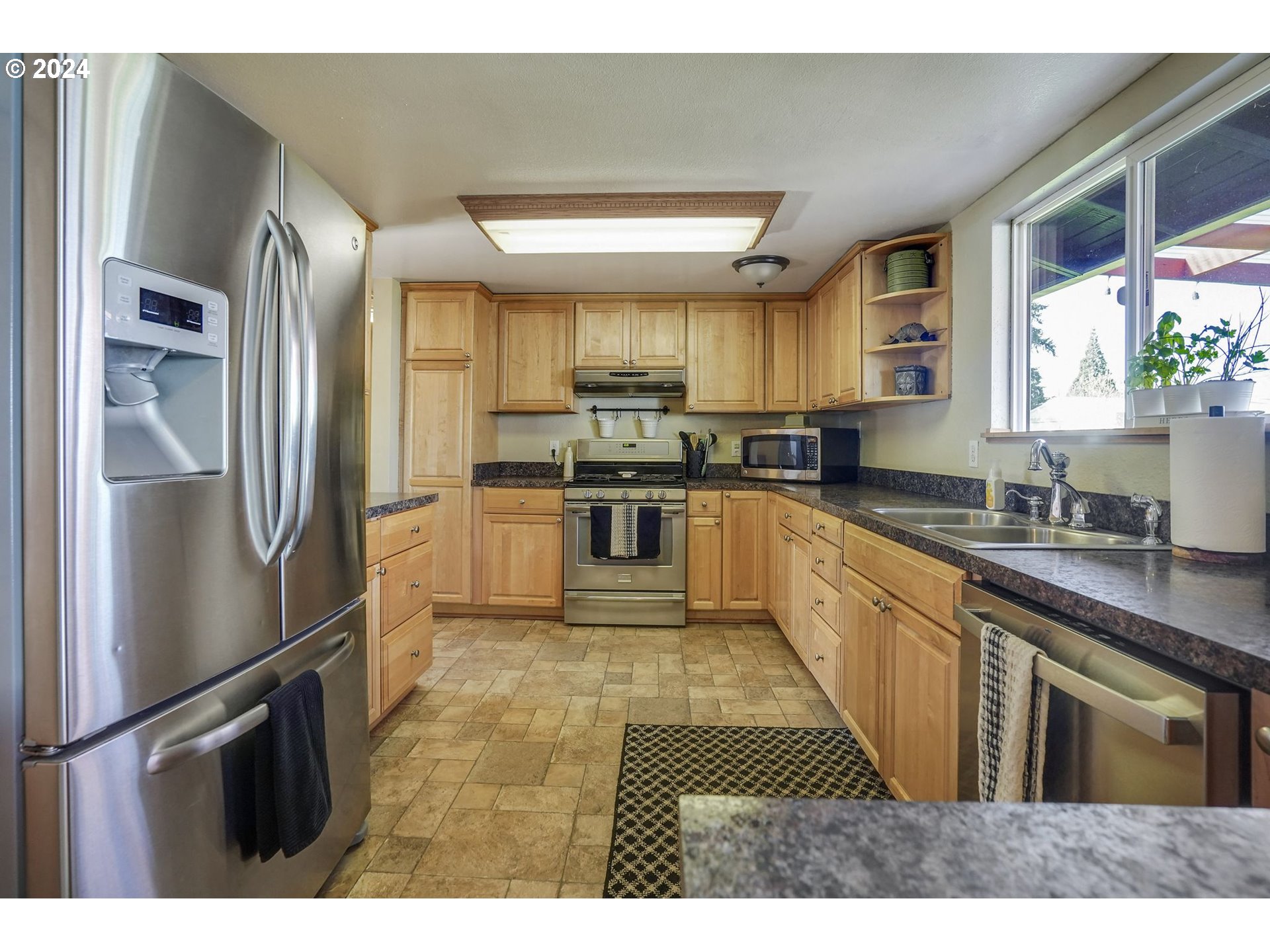 410 Stowers Road Molalla, OR 97038 - Photo 8 of 38 Kitchen