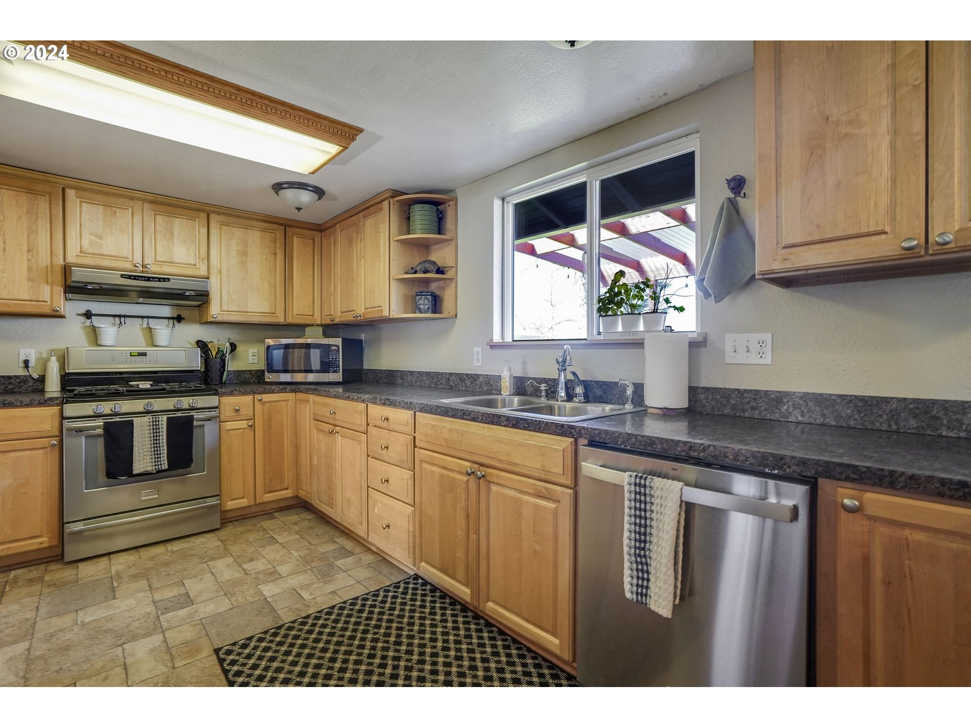 410 Stowers Road Molalla, OR 97038 - Photo 9 of 38 Gallery Image 9
