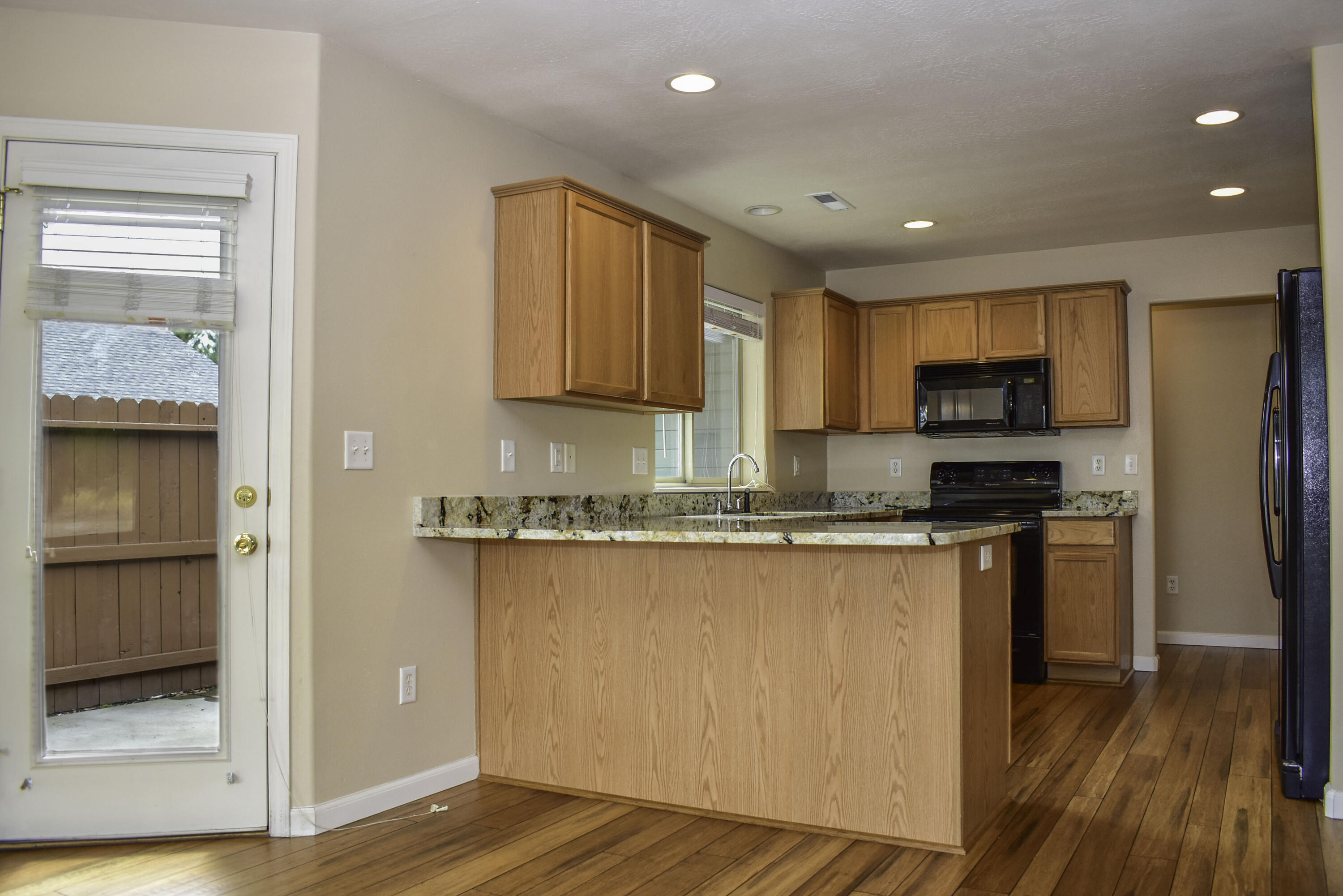 3015 Merriman Road, Unit 2 Medford, OR 97501 - Photo 4 of 19 DSC_0338
