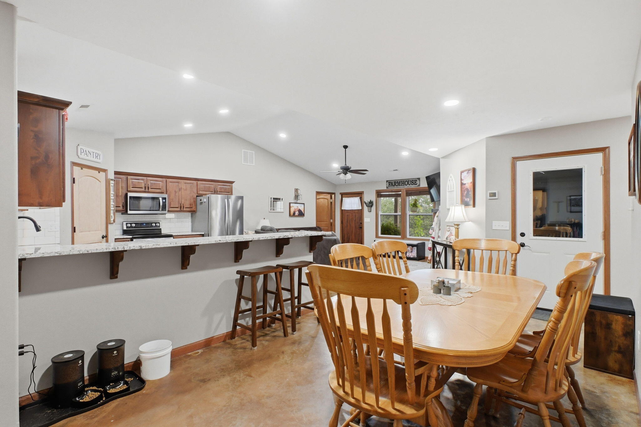 1450 East 340th Road Bolivar, MO 65613 - Photo 21 of 55 Breakfast bar & dining area