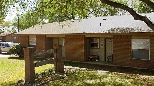 $660 | 606 East Kennedy Avenue, Sabinal, TX 78881
