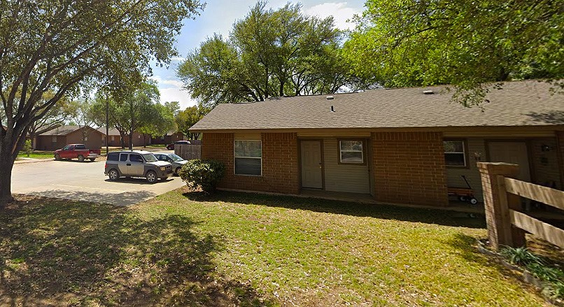 606 East Kennedy Avenue Sabinal, TX 78881 - Photo 3 of 6