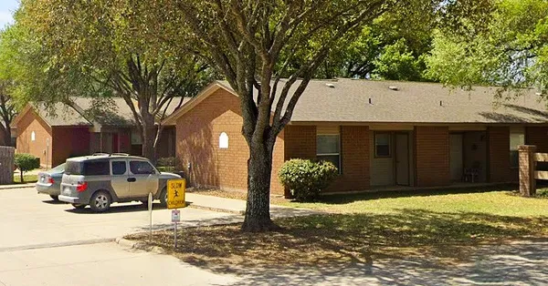 $660 | 606 East Kennedy Avenue, Sabinal, TX 78881