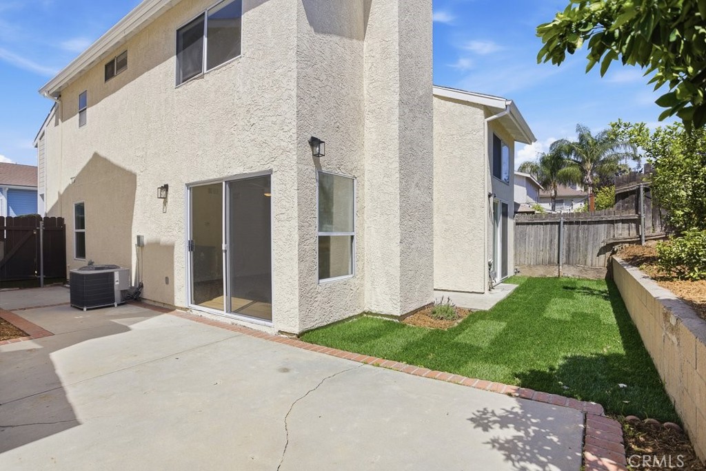 11560 Honeyglen Road Pacoima, CA 91331 - Photo 34 of 37