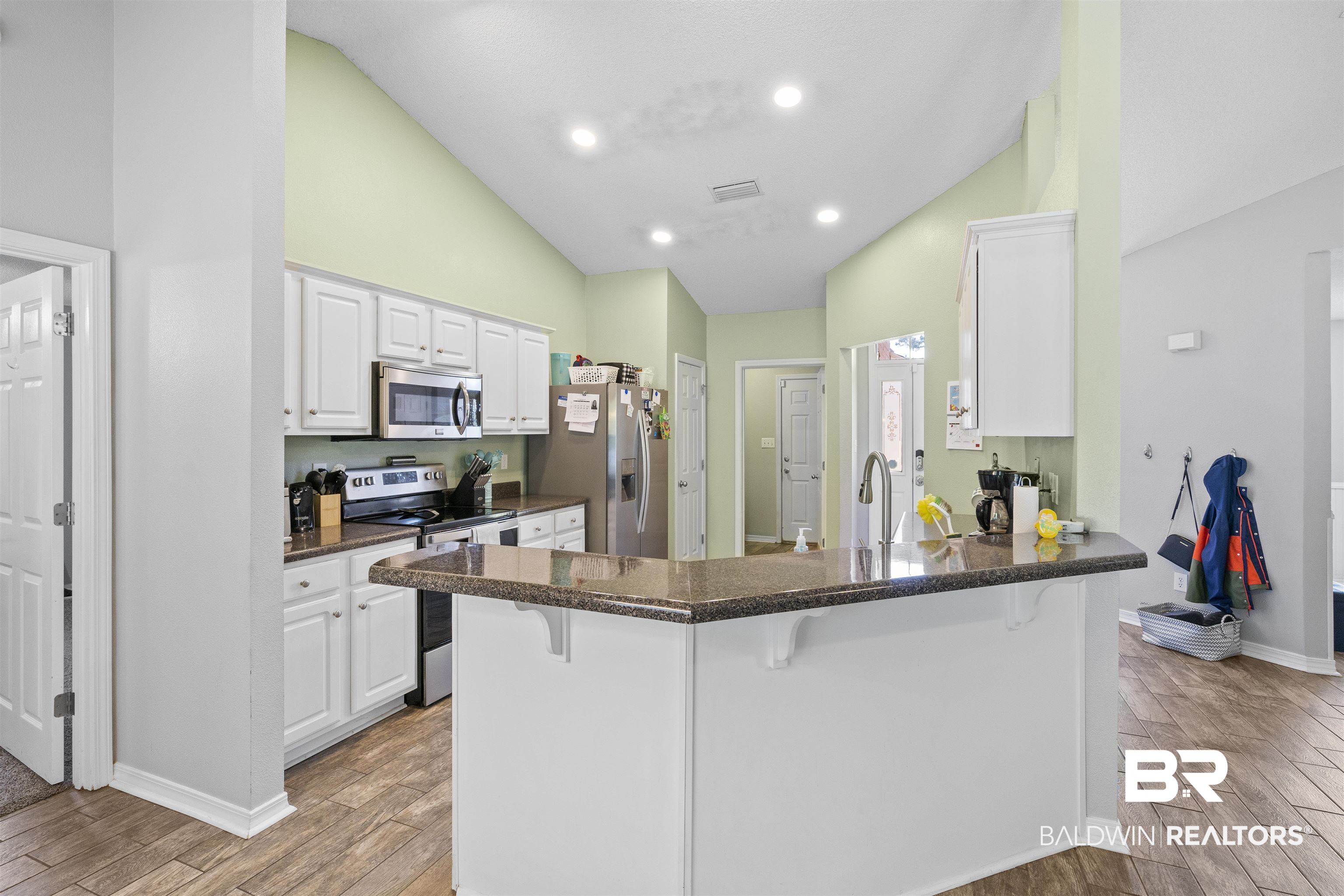 30621 Pinyon Drive Daphne, AL 36527 - Photo 4 of 41 Breakfast Bar