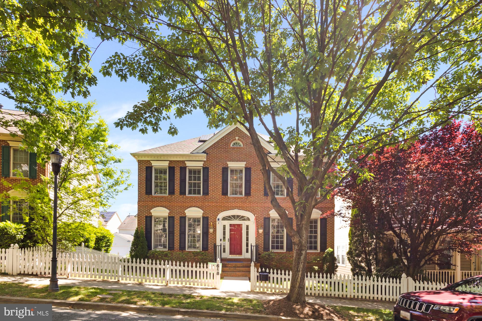618 Linslade Street Gaithersburg, MD 20878 - Photo 1 of 71 Pickett fence and beautiful brick front
