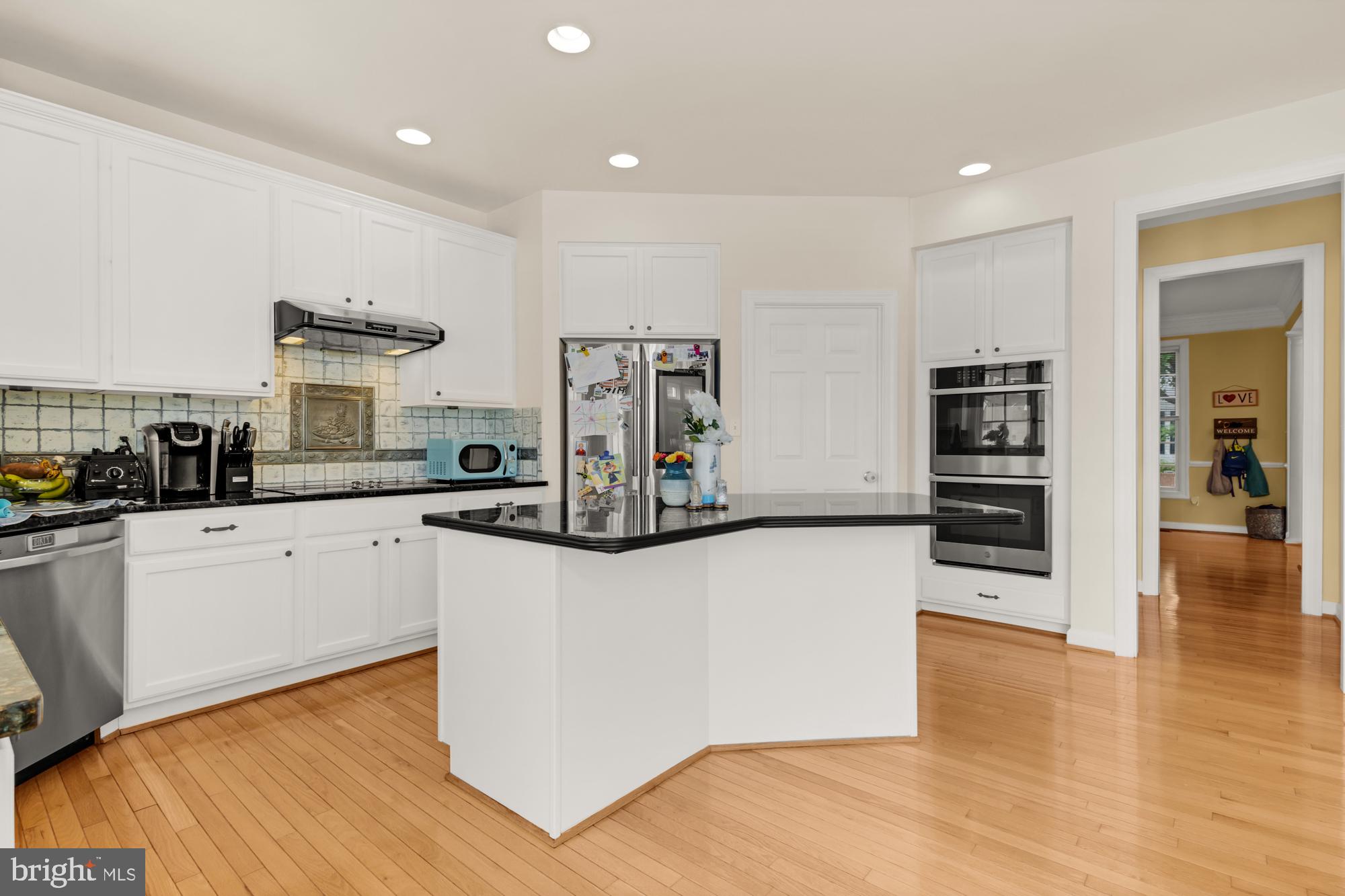 618 Linslade Street Gaithersburg, MD 20878 - Photo 13 of 71 Spacious kitchen