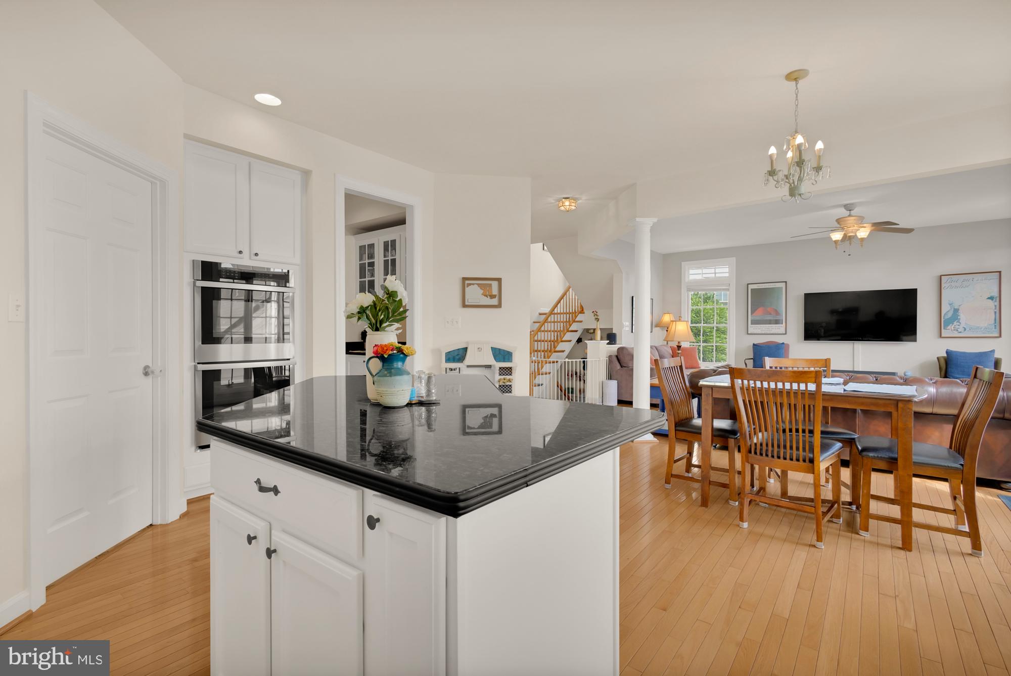 618 Linslade Street Gaithersburg, MD 20878 - Photo 16 of 71 Kitchen into the family room view