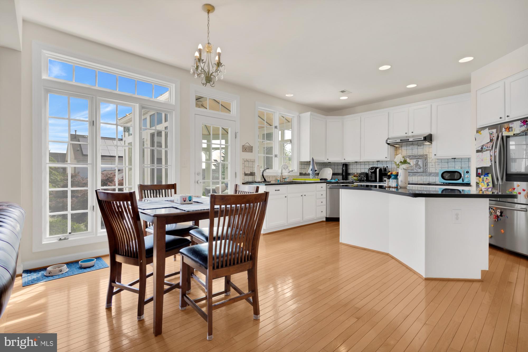 618 Linslade Street Gaithersburg, MD 20878 - Photo 19 of 71 Family room to kitchen view