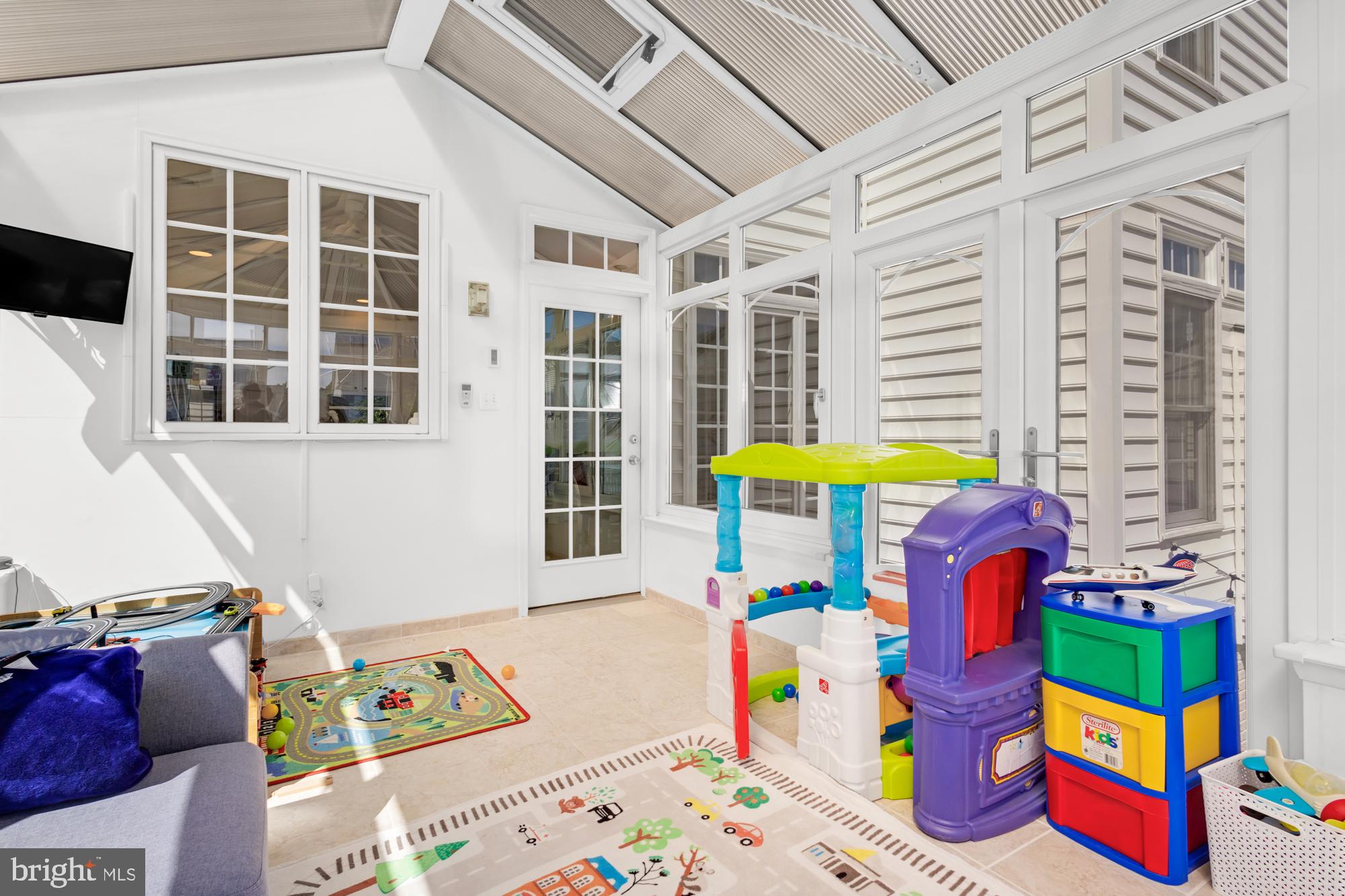 618 Linslade Street Gaithersburg, MD 20878 - Photo 29 of 71 Sunroom