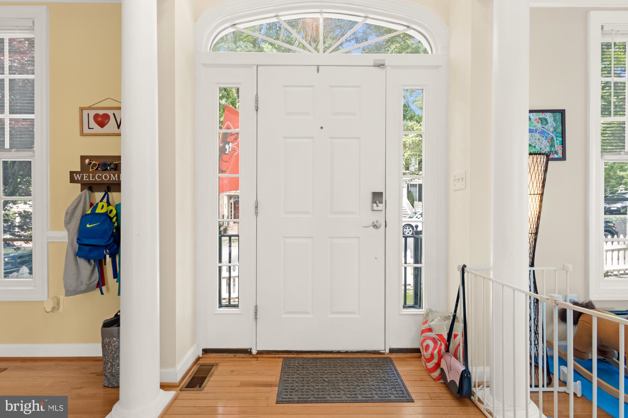 618 Linslade Street Gaithersburg, MD 20878 - Photo 3 of 71 Inside the front door