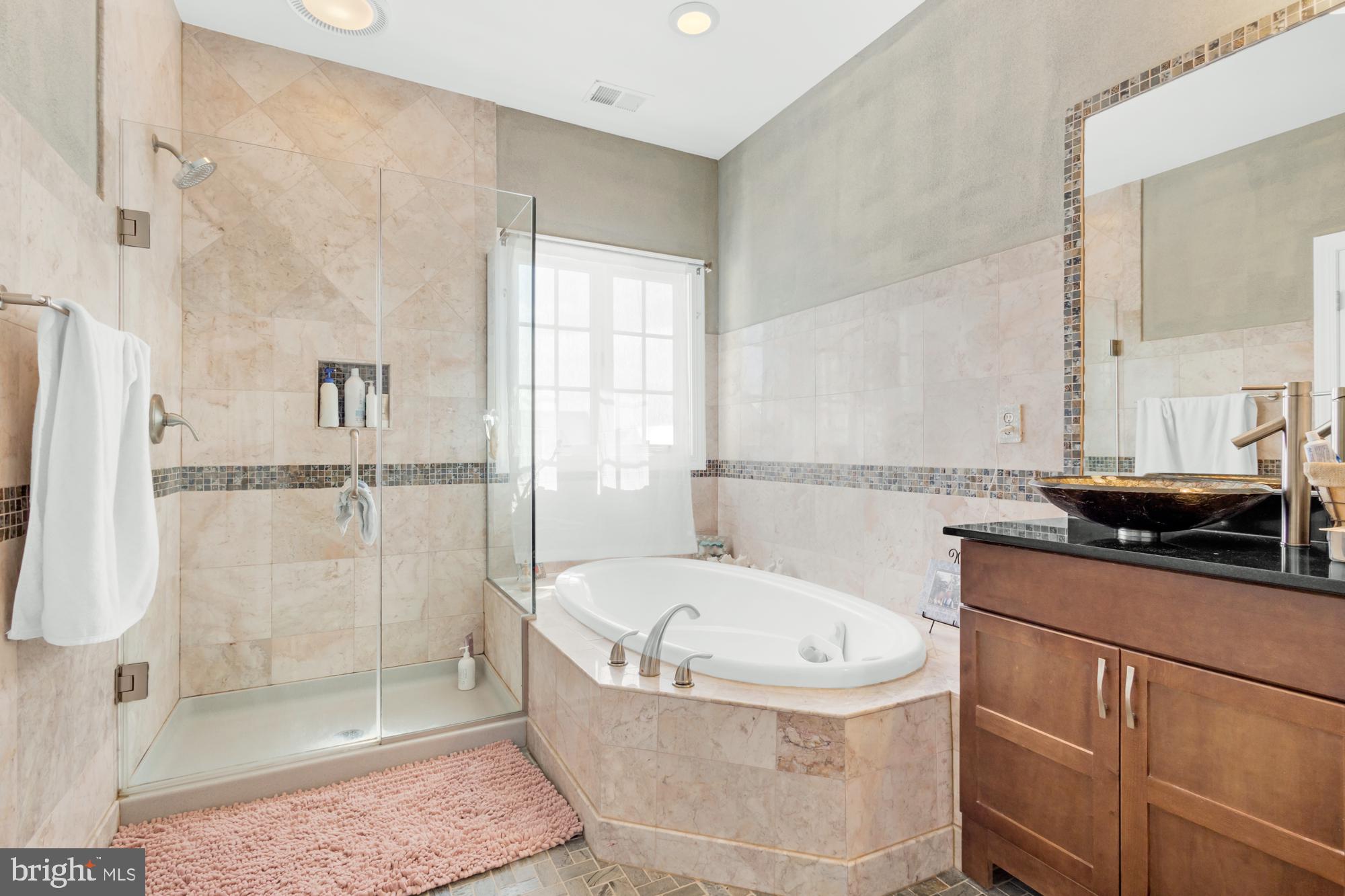 618 Linslade Street Gaithersburg, MD 20878 - Photo 34 of 71 Primary bath with soaking tub