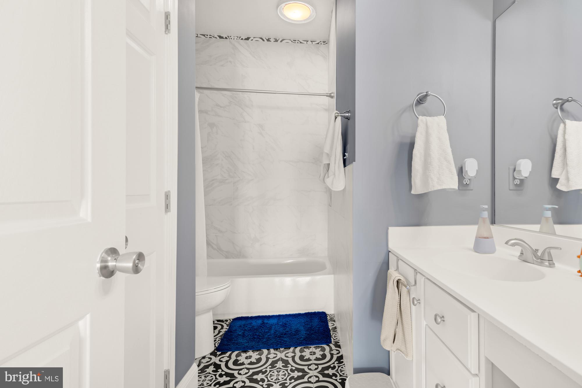 618 Linslade Street Gaithersburg, MD 20878 - Photo 39 of 71 Different angle of shared 2nd bath