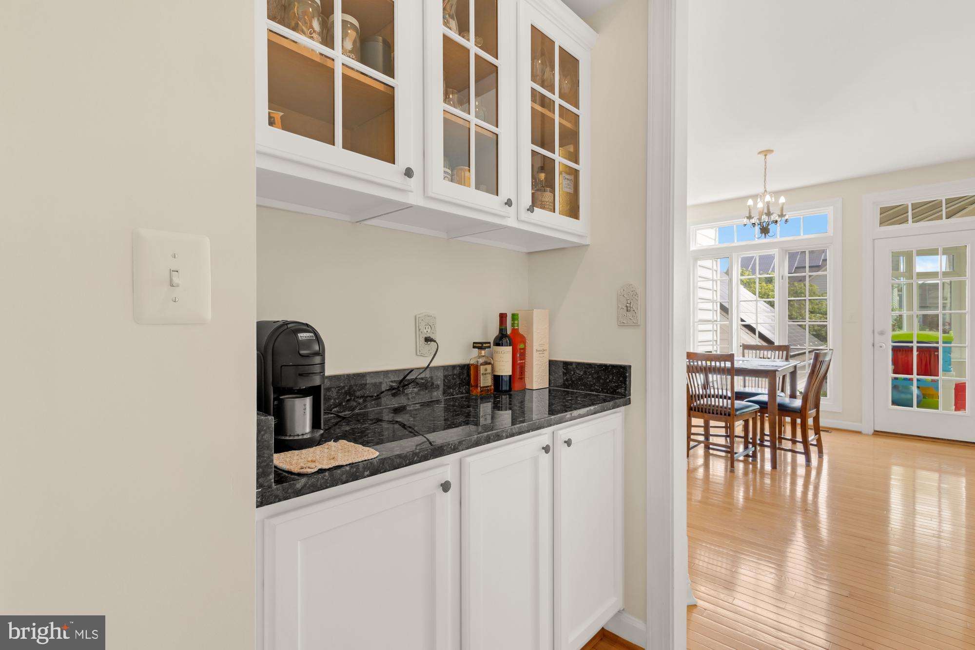 618 Linslade Street Gaithersburg, MD 20878 - Photo 7 of 71 Butlers pantry