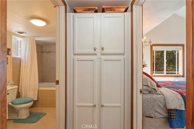 a bathroom with a toilet