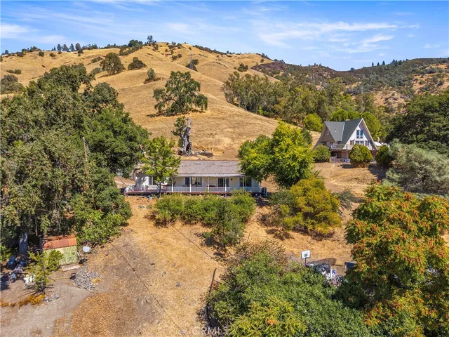 a view of a houses with a yard