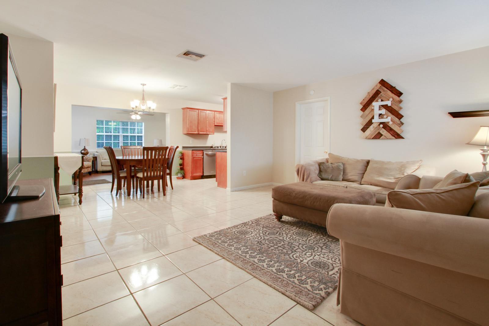79 Andros Road Palm Springs, FL 33461 - Photo 2 of 11 3_living_room