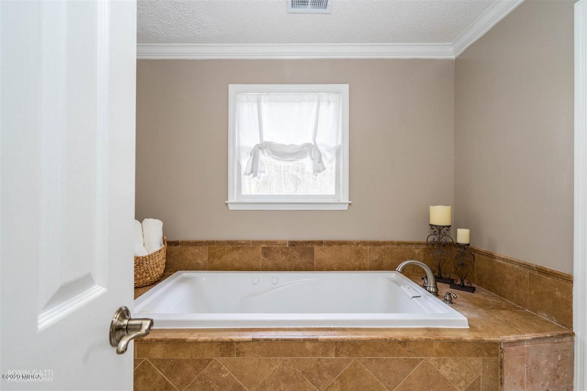 172 Rivoli Landing Macon, GA 31210 - Photo 17 of 32 Master Bathroom